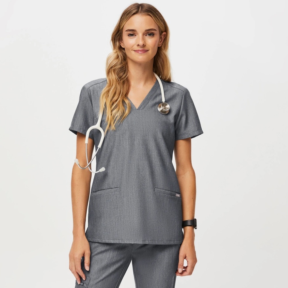 Figs Casma Three-Pocket Scrub Top in Graphite. Size M